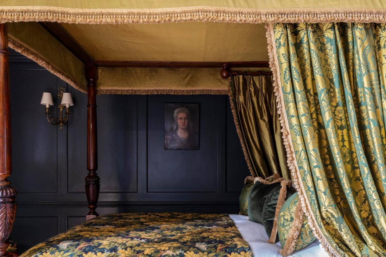 Batty Langley'S Hotel London Luaran gambar The bedchamber of Queen Mary