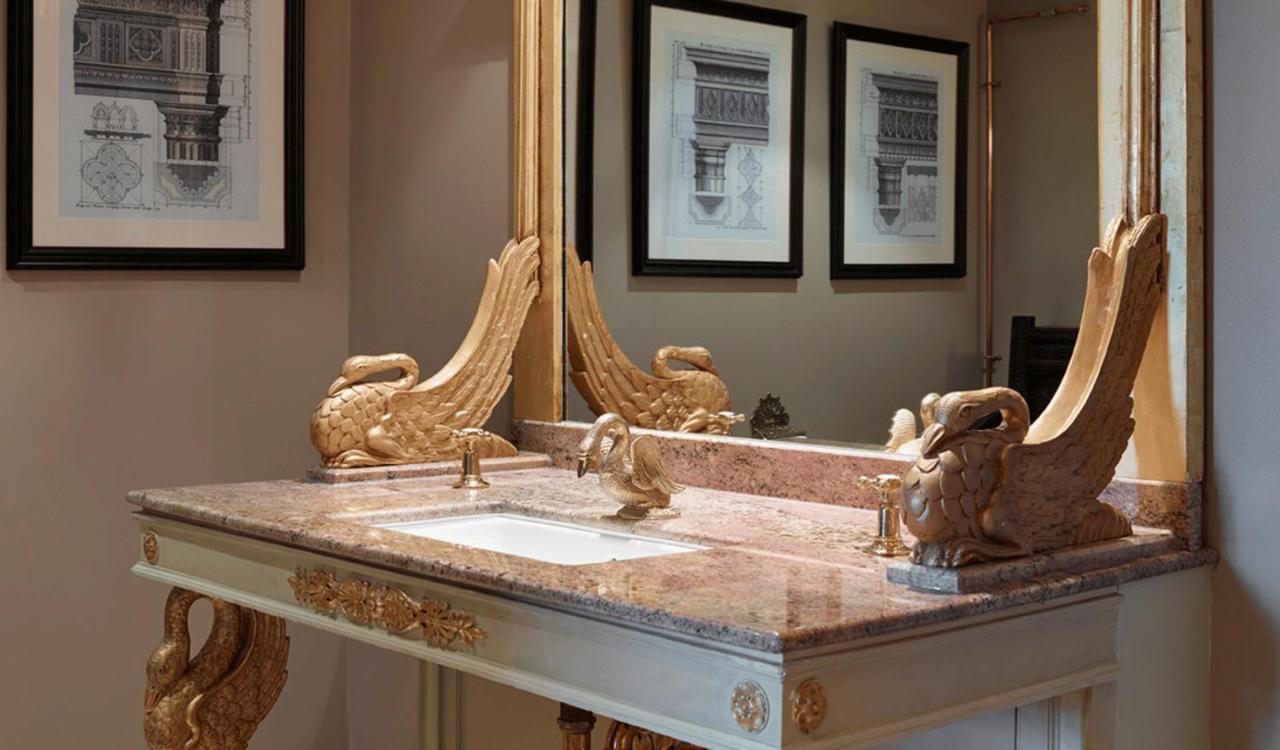 Batty Langley'S Hotel London Luaran gambar A gold leafed mirror