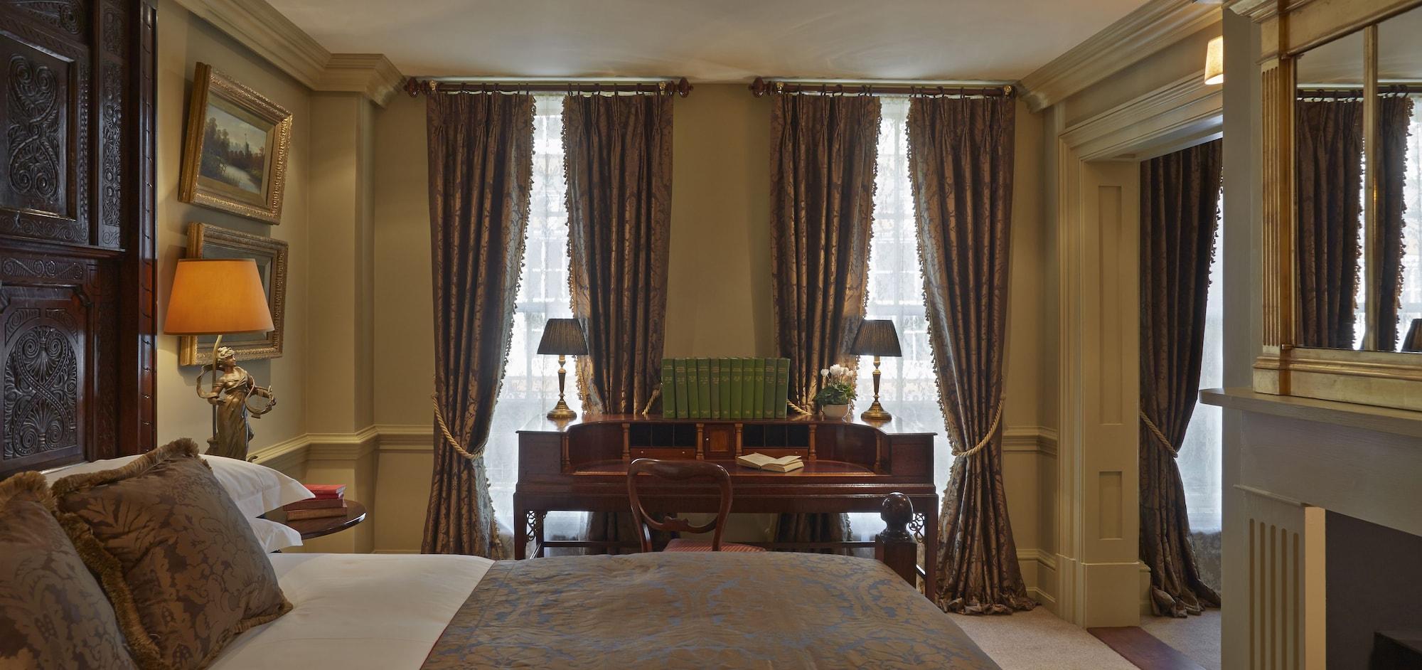 Batty Langley'S Hotel London Luaran gambar Curtains in a bedroom