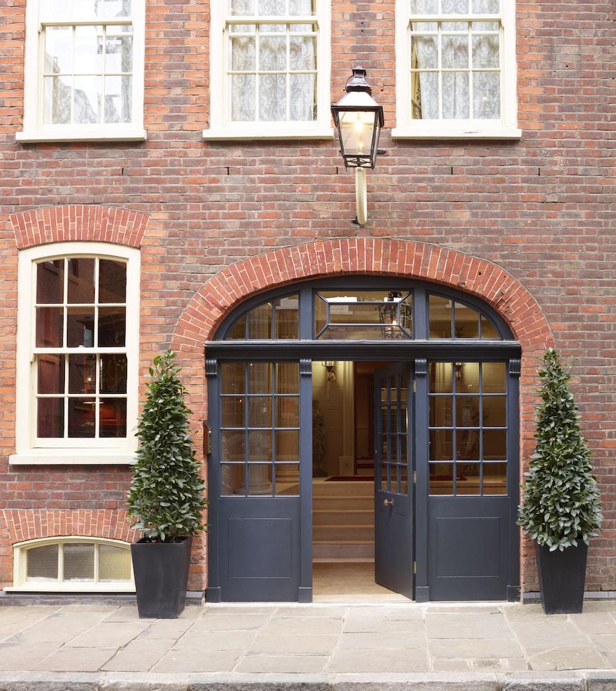 Batty Langley'S Hotel London Luaran gambar Entrance to the hotel